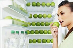 Las manzanas verdes y el agua pierden 10 kilogramos por mes