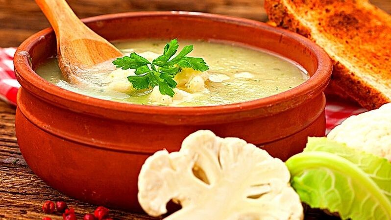 Sopa cremosa de coliflor en la dieta cetogénica