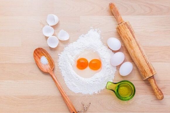 Preparar platos para la dieta del huevo para eliminar el exceso de peso. 