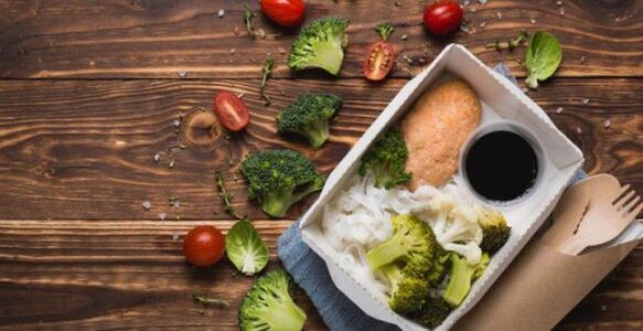 Consuma alimentos serios en el almuerzo y proporcione una nutrición adecuada.
